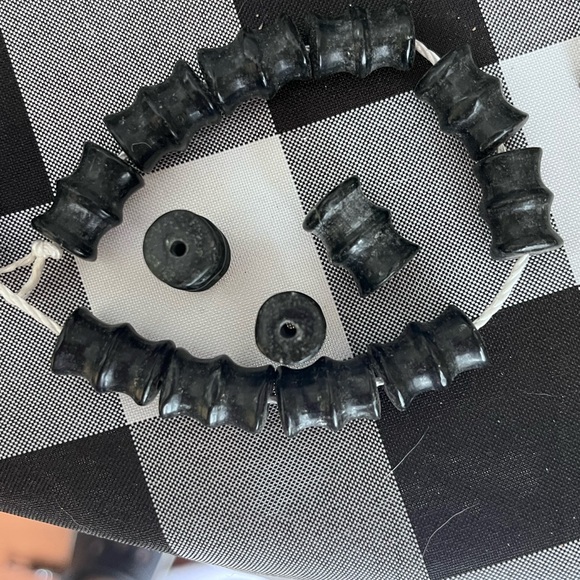 Set of 14 Carved Black Stone Beads – Ridged Cylindrical Form - Picture 3 of 3